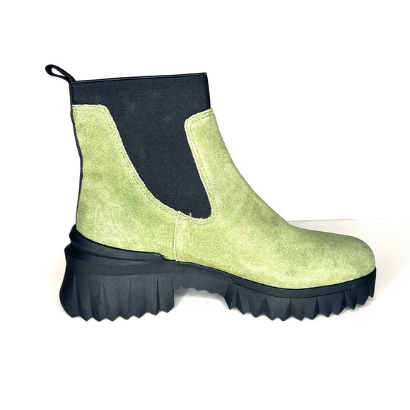 Nurture Women’s Boots Size 9.5
Waterproof leather + weather resistant treatment - Picture 2 of 16